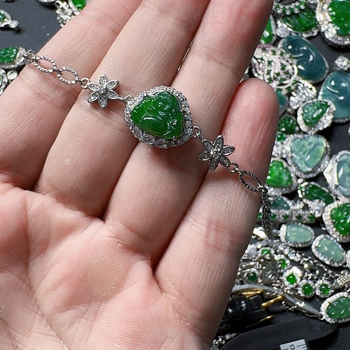 翡翠颈饰未镶嵌天然A货翡翠放漏