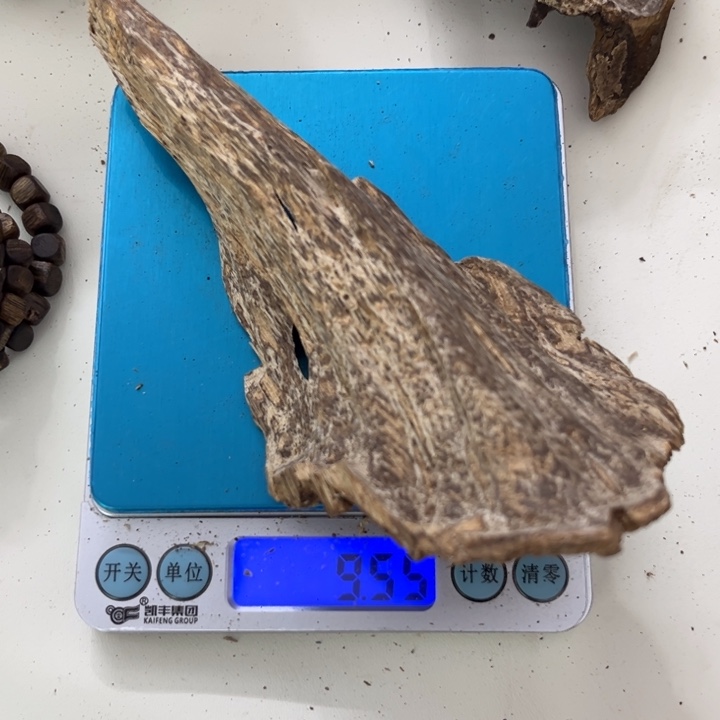 沉香木摆件海南老壳9.5克