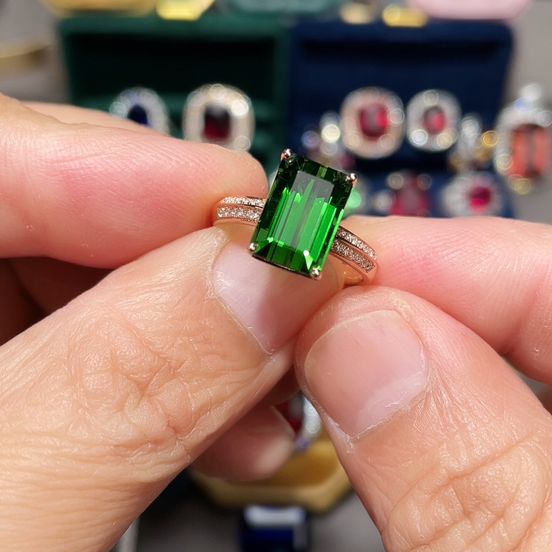 戒指18K金镶嵌碧玺5.05ct