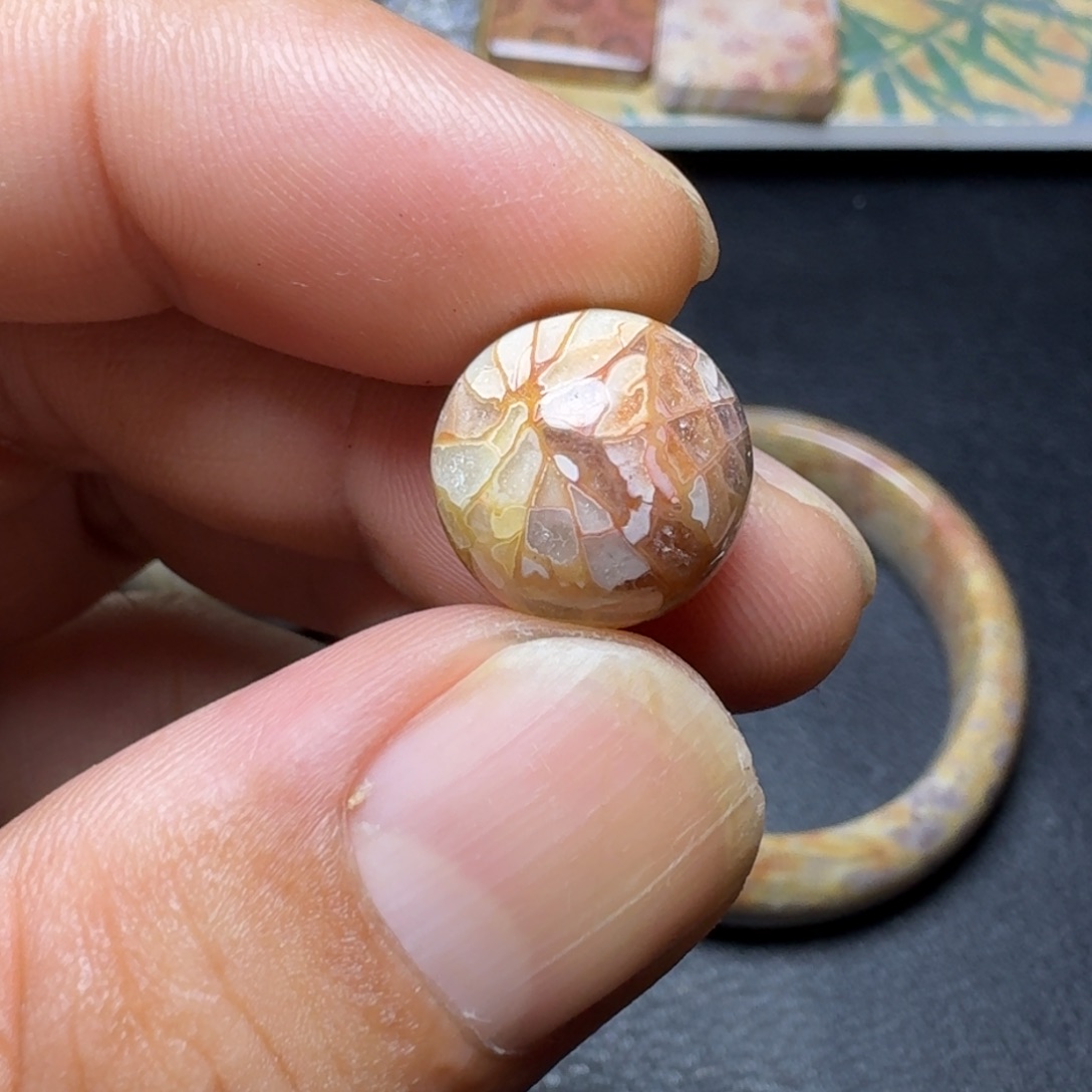 J***a硅化玉纯天然色有机玉石保真色未镶嵌