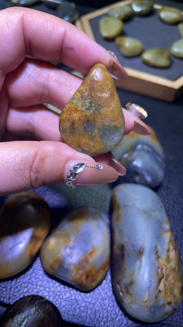 天然和田玉玉吊坠