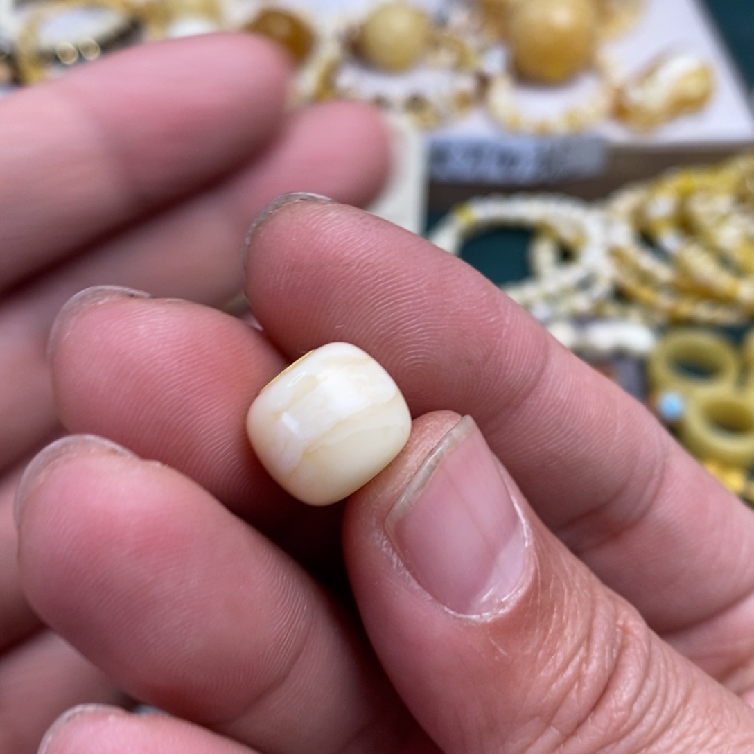 琥珀裸石未镶嵌13+瓷白一线虎皮