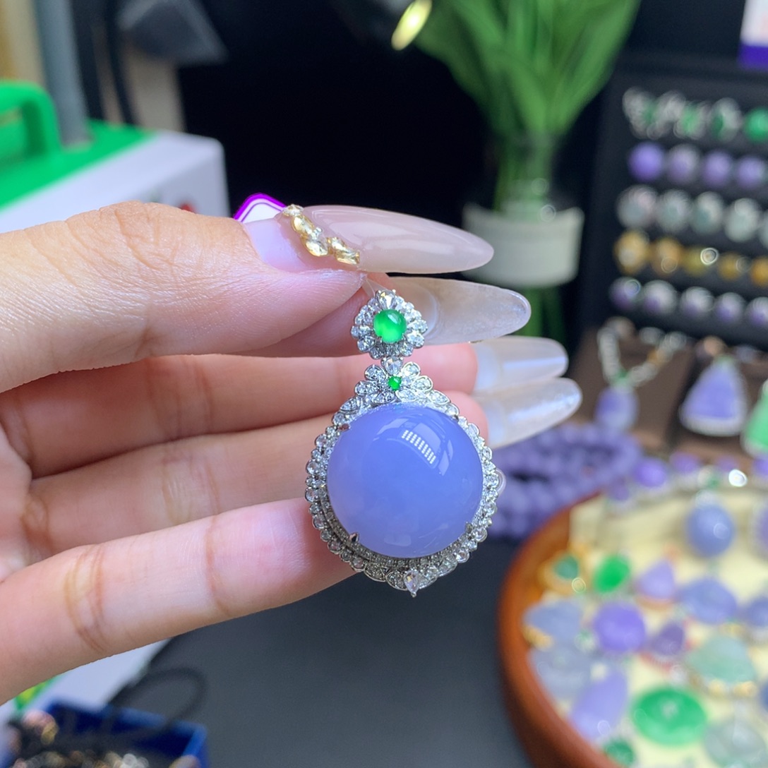 翡翠18K金镶嵌颈饰