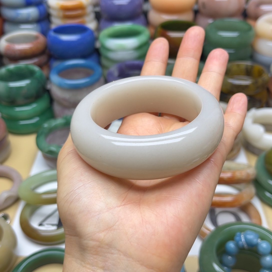 石英质玉未镶嵌手镯