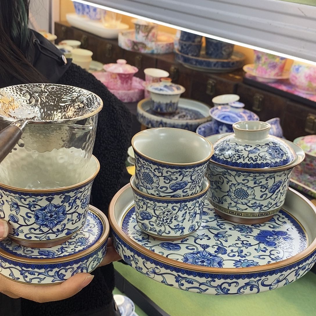 盖碗里的水煮开后放入