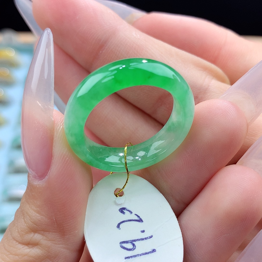 翡翠戒指未镶嵌三*20圈