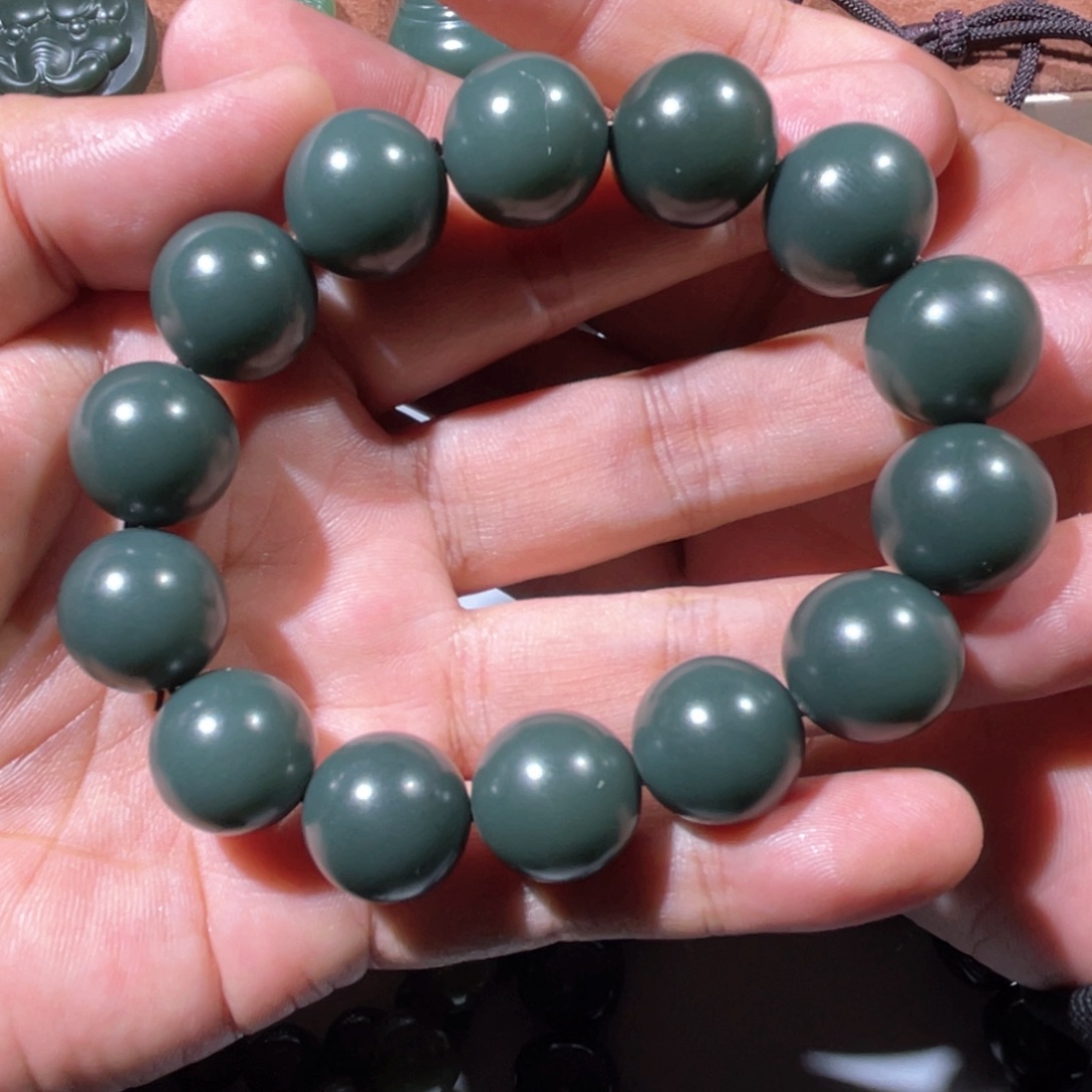 l***v和田玉未镶嵌手链