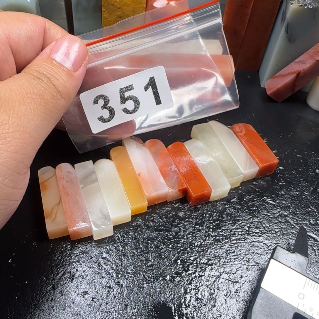 老挝石12方0.8左右正章   