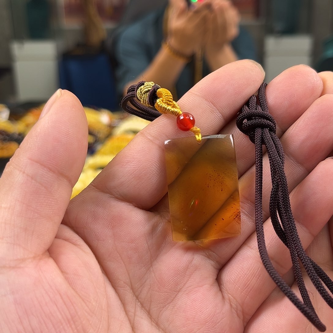 未镶嵌琥珀裸石琥珀