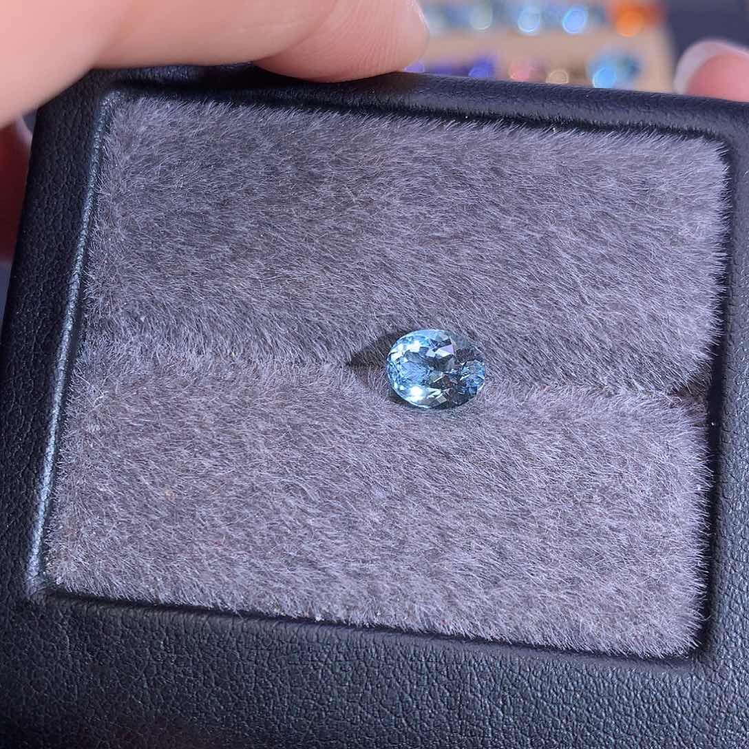 海蓝宝石笔搁未镶嵌1.065ct