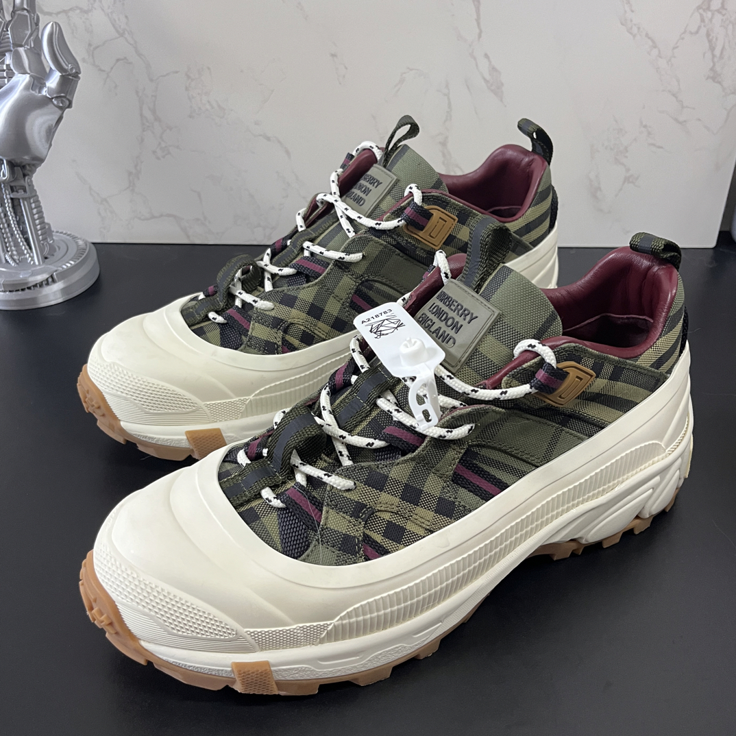 99新 BURBERRY/博柏利 41欧码 arthur 亚瑟厚底板鞋