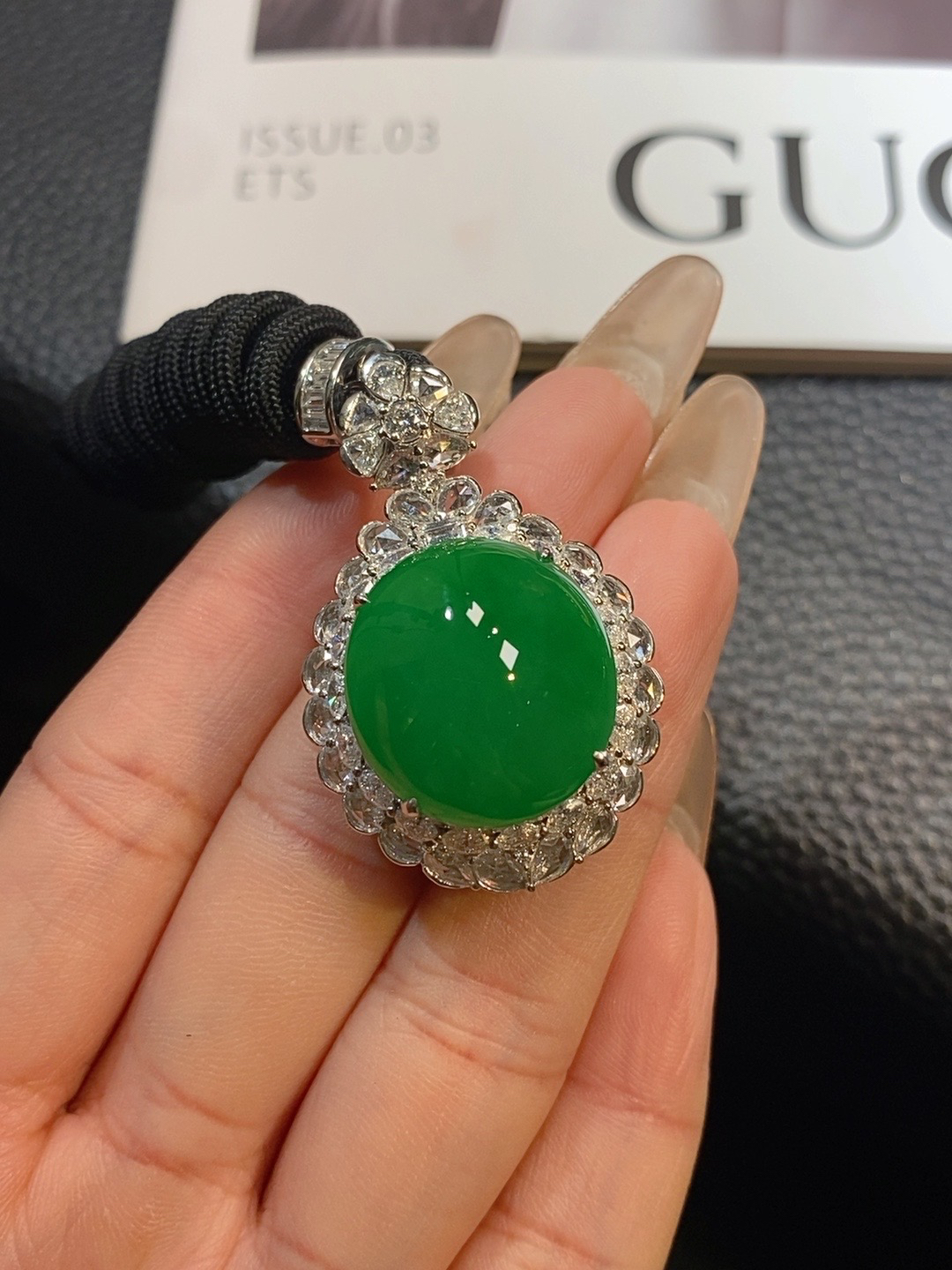 【伊玥珠宝】天然缅甸翡翠A货 老坑浓阳绿鸽子蛋吊坠