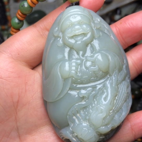 和田玉未镶嵌把件