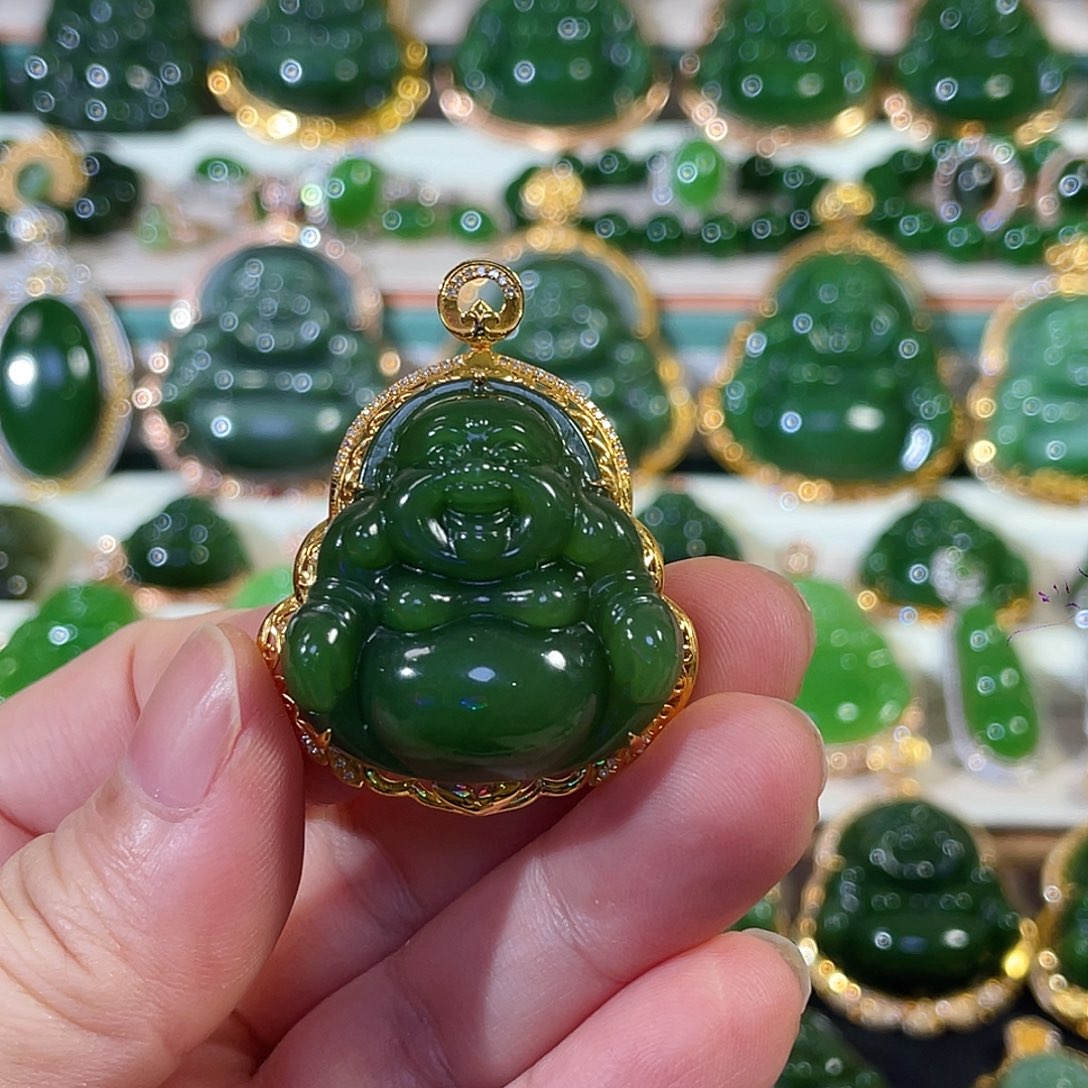 颈饰18K金镶嵌和田玉（碧玉）辣绿佛公30