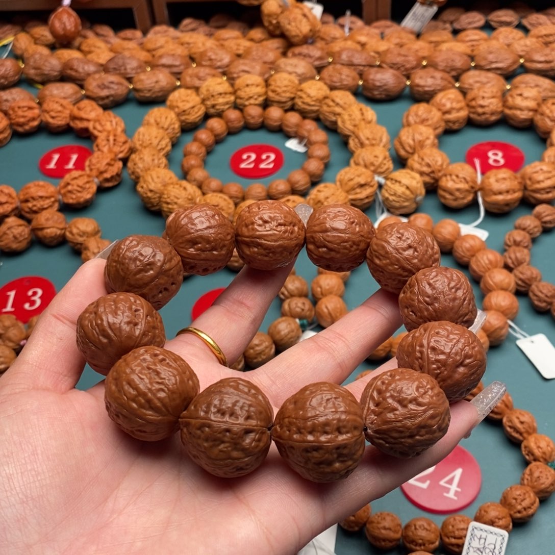 文玩核桃手串红皮三角