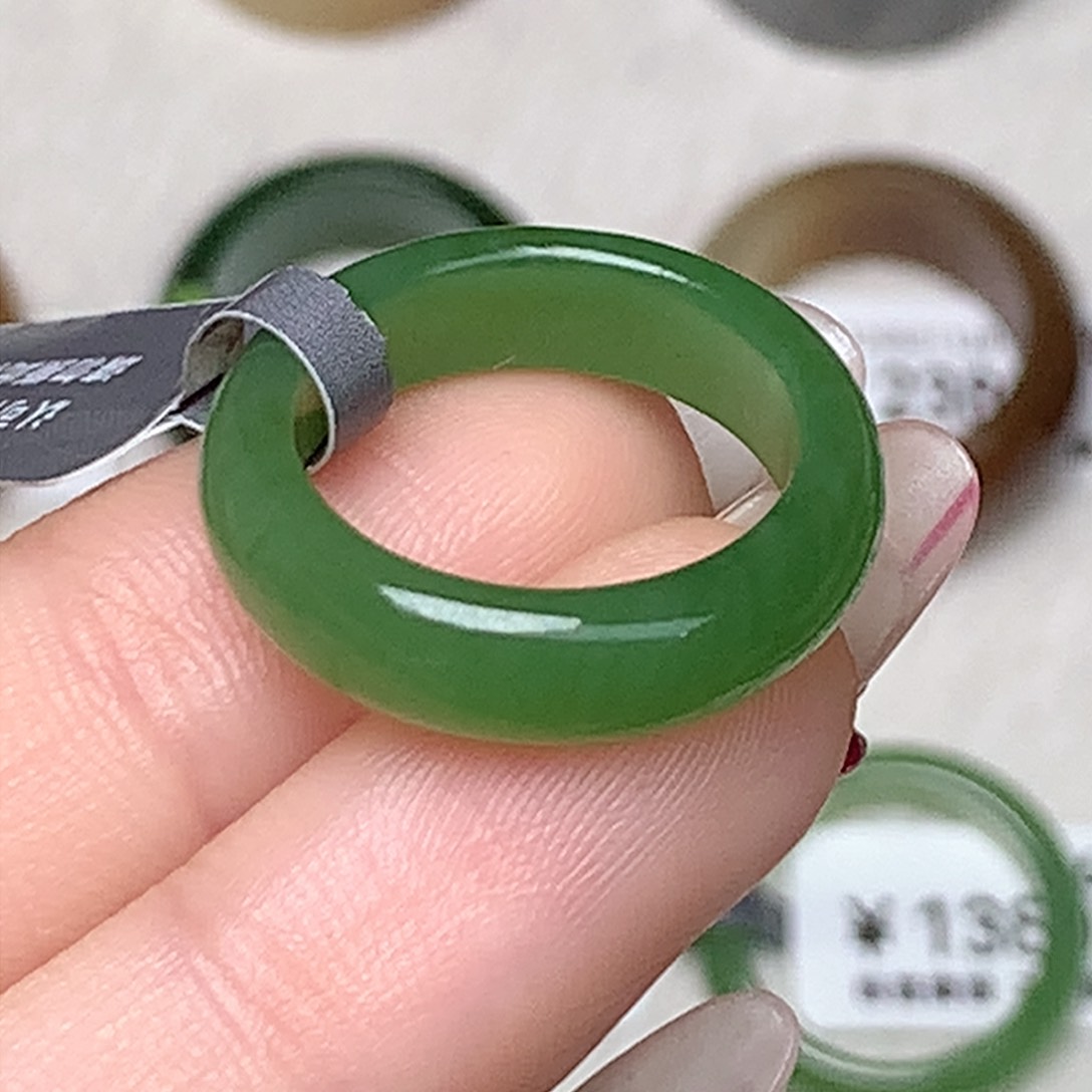 未镶嵌戒指和田玉