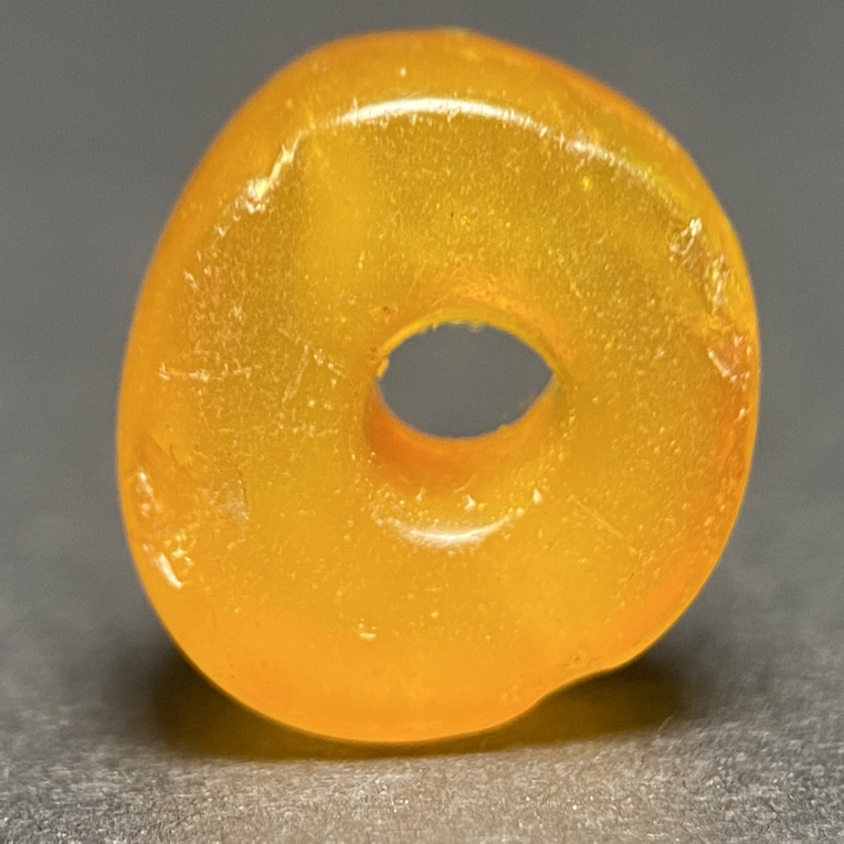 鸡油黄老蜜蜡15.3*7.3mm
