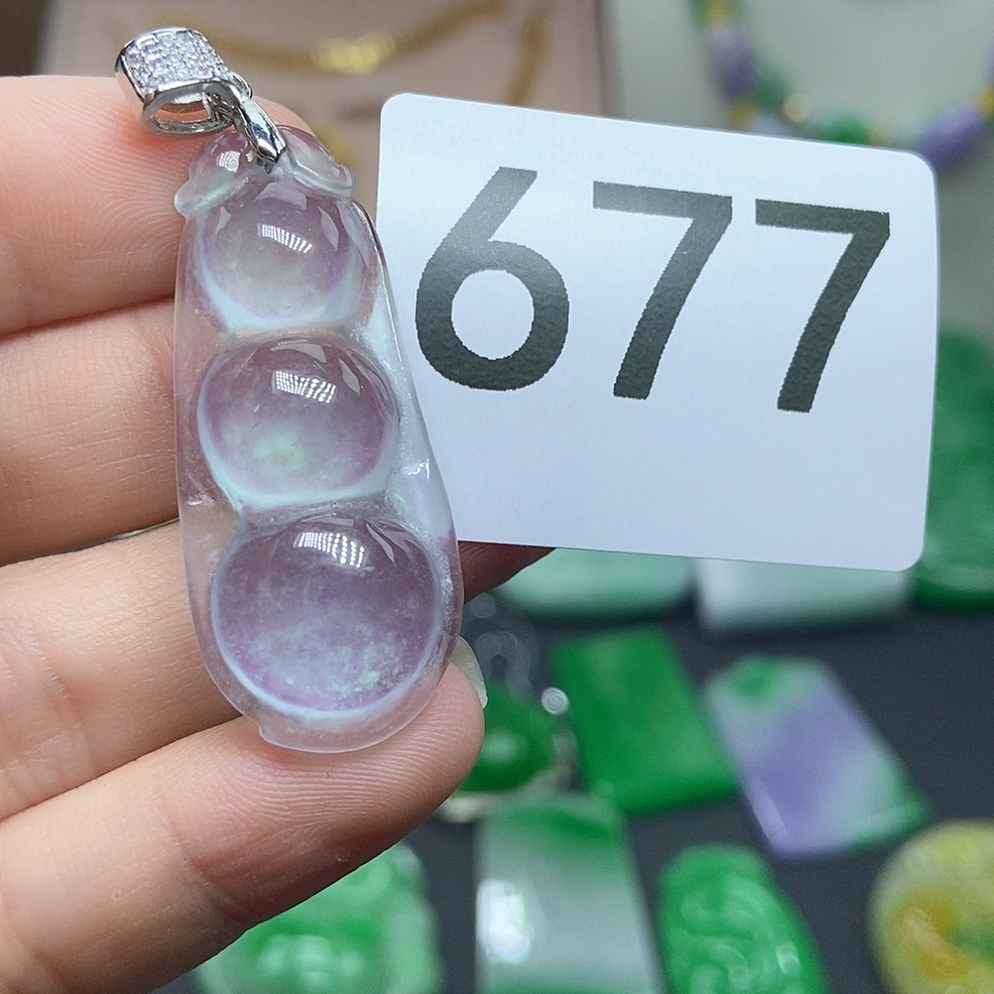 翡翠吊坠(赠链)未镶嵌