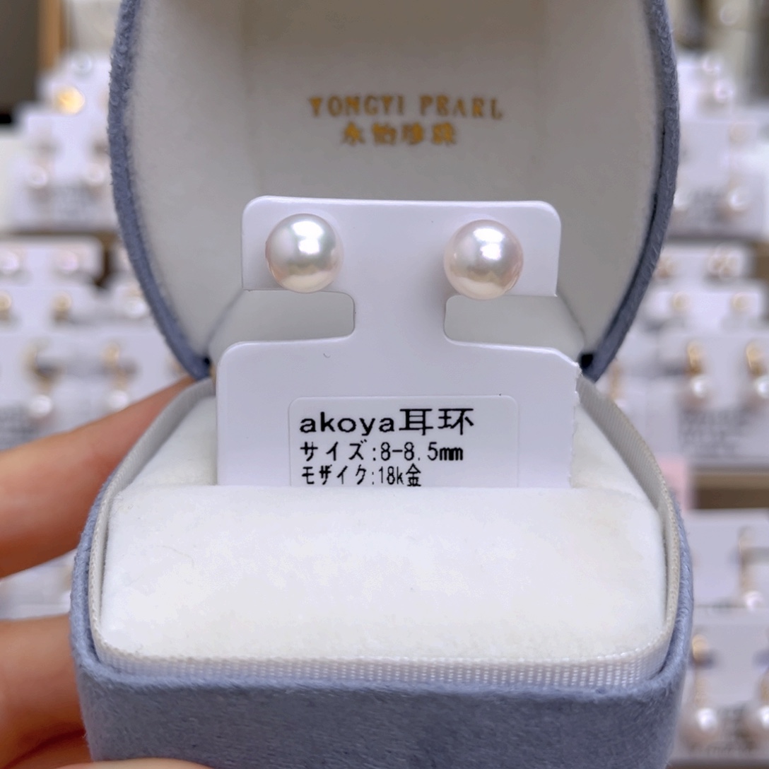 18K金镶嵌海水珍珠耳饰
