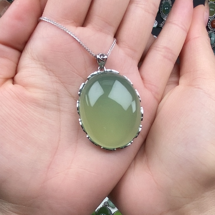 都***常蛇纹石玉银S925镶嵌颈饰