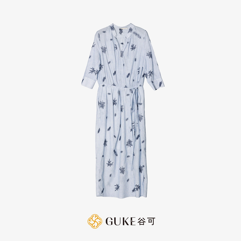 GKE/谷可LQ1077蓝色条纹绣花连衣裙女2025春夏季时尚高贵纯棉长裙