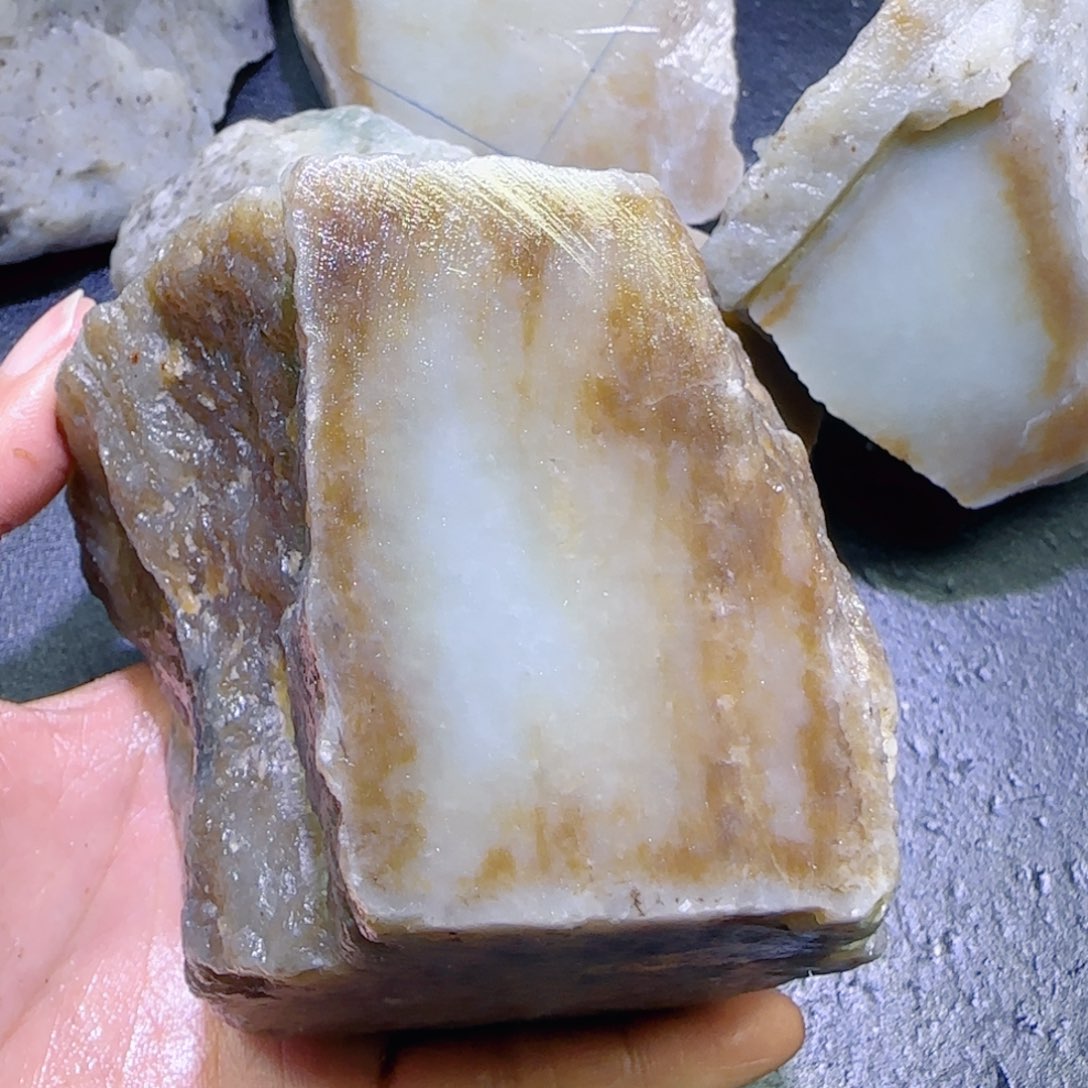 和田玉未镶嵌珠宝半成品