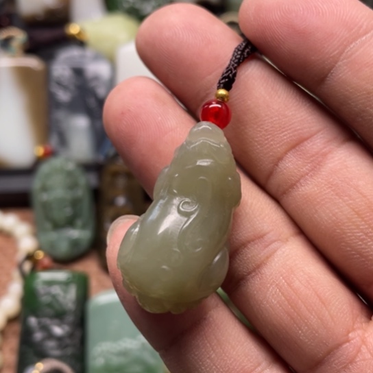 和田玉颈饰未镶嵌