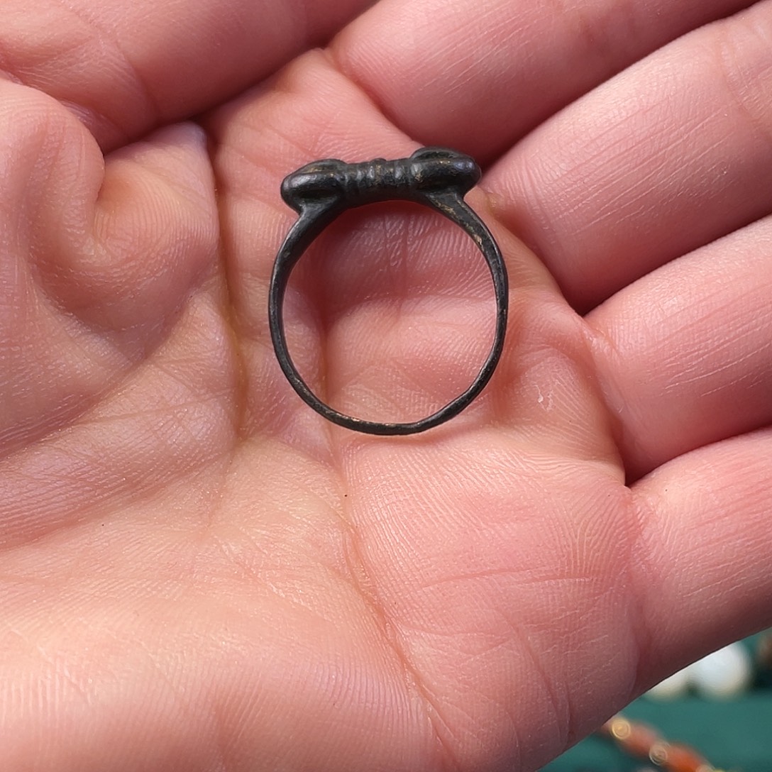 东***越藏地朵朵天铁戒指