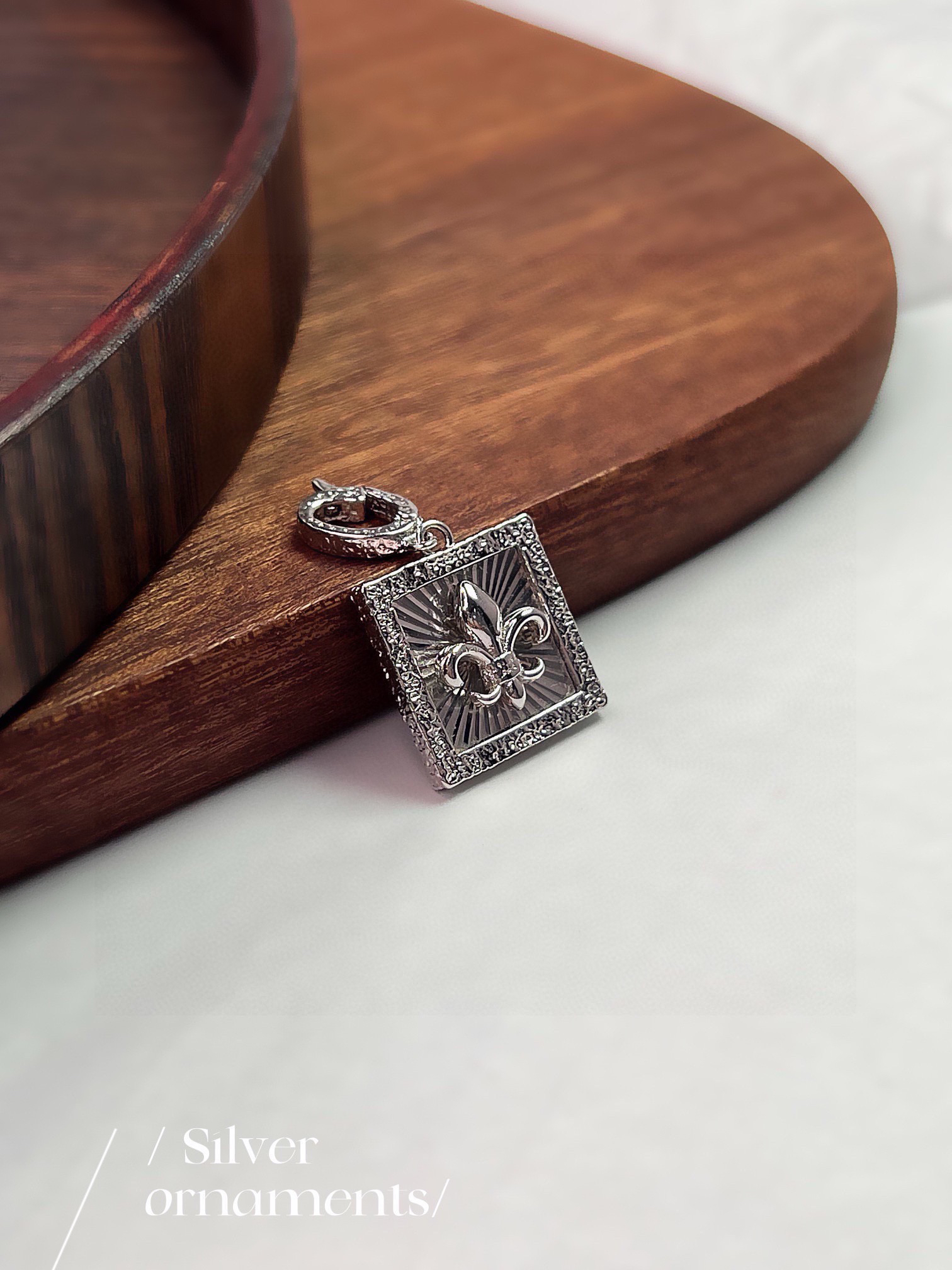 吊坠925银 镭射CNC鸢尾花方牌随意扣吊坠（不含链）T6707轻奢高级