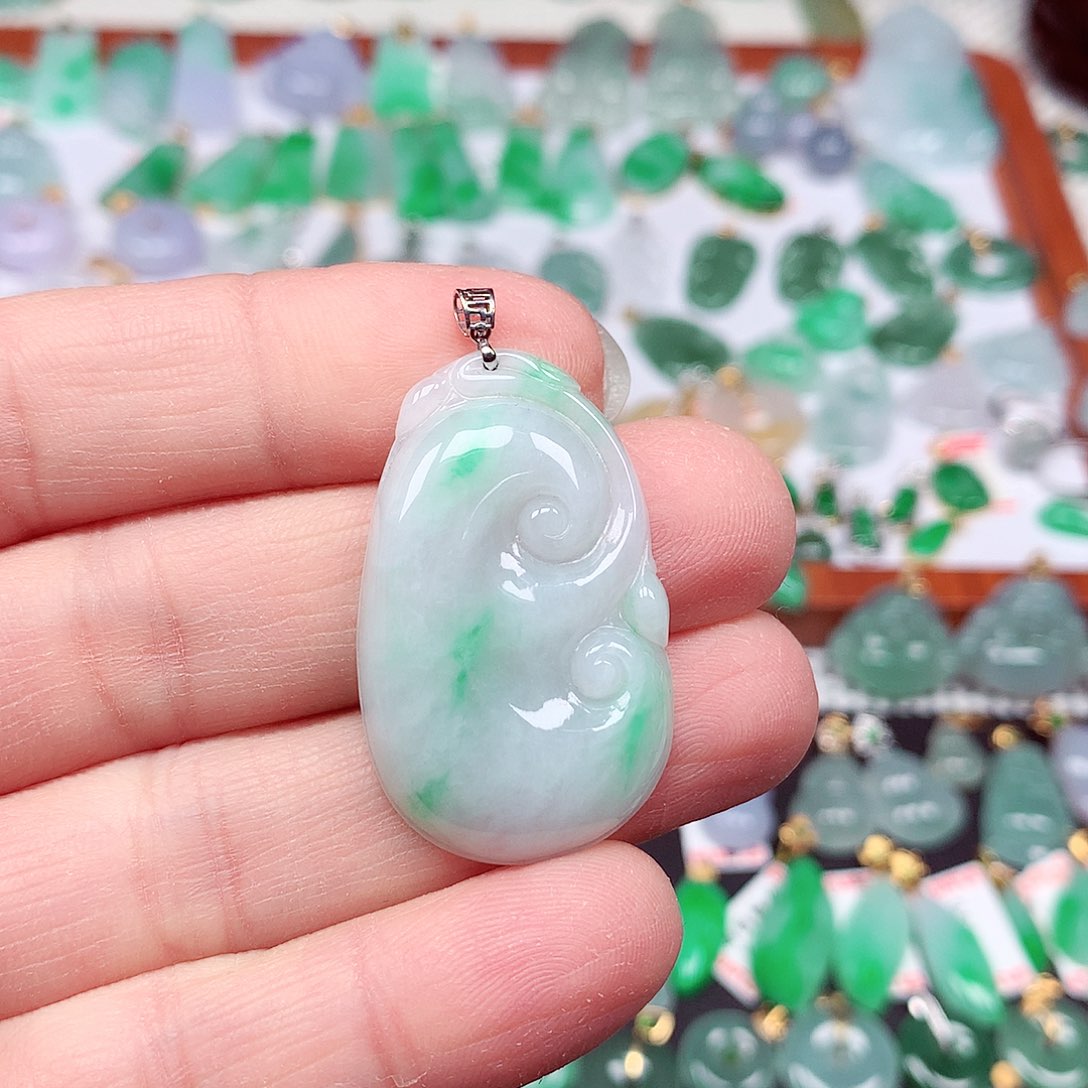 翡翠颈饰18K金镶嵌天然翡翠A货