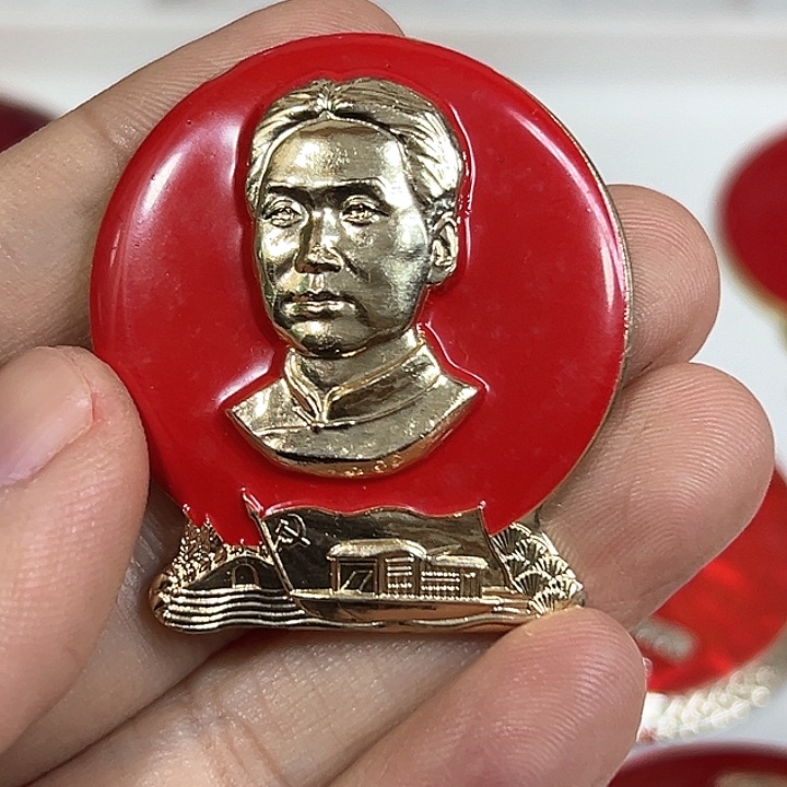 其他普通金属璀****空纪念章一个