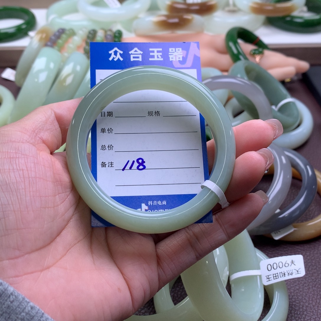 和田玉手镯未镶嵌