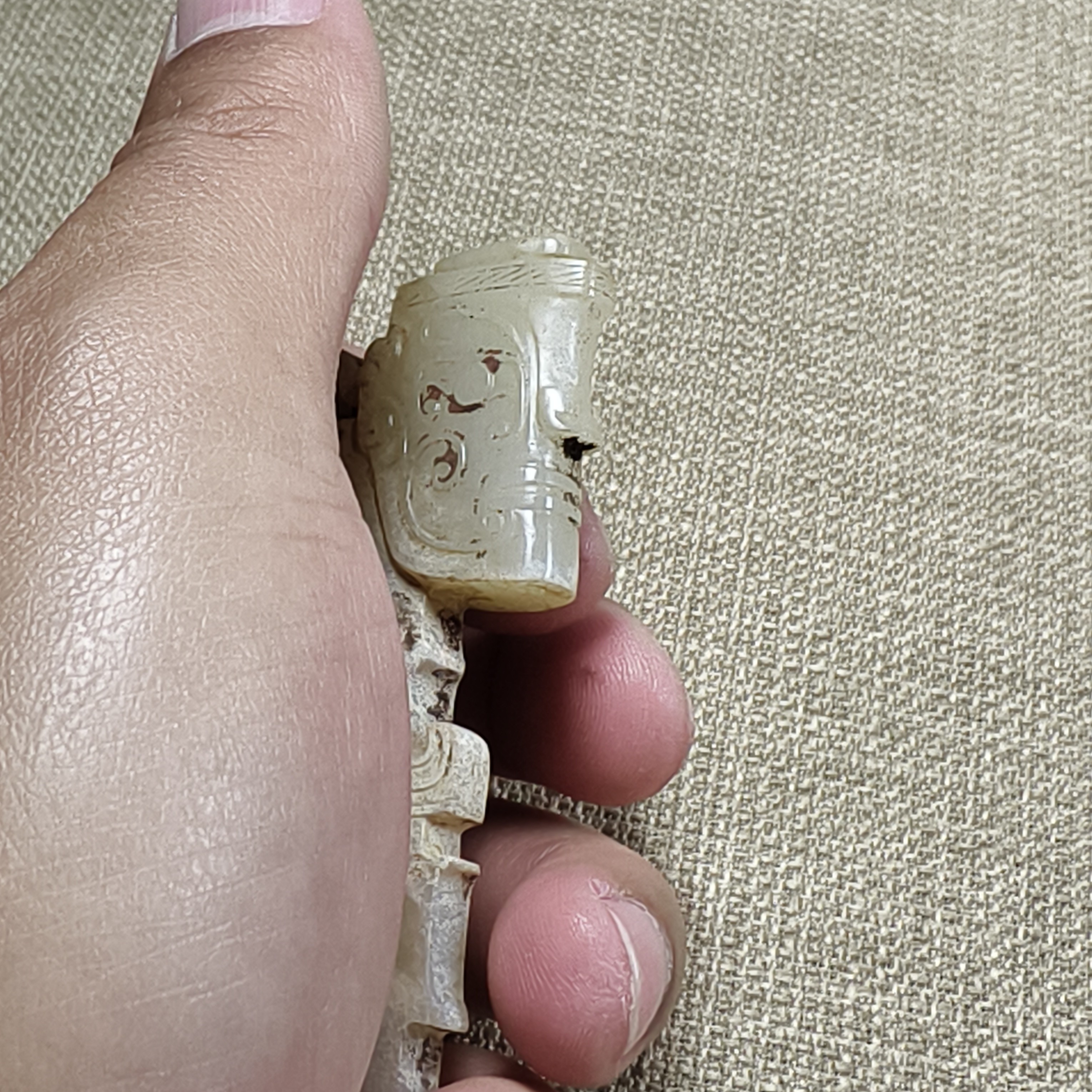 白玉半立体人首可佩戴