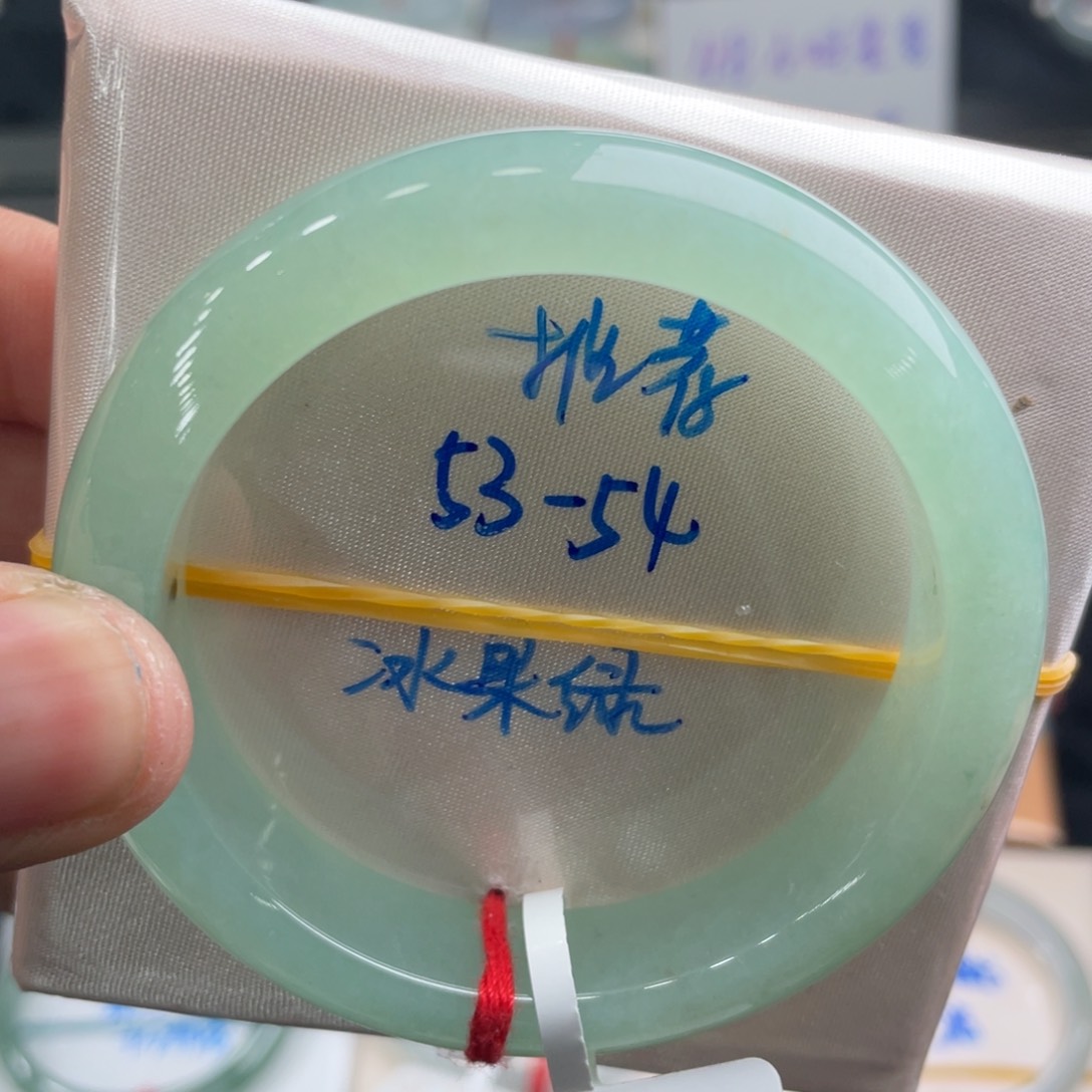 翡翠手镯未镶嵌翡翠手镯