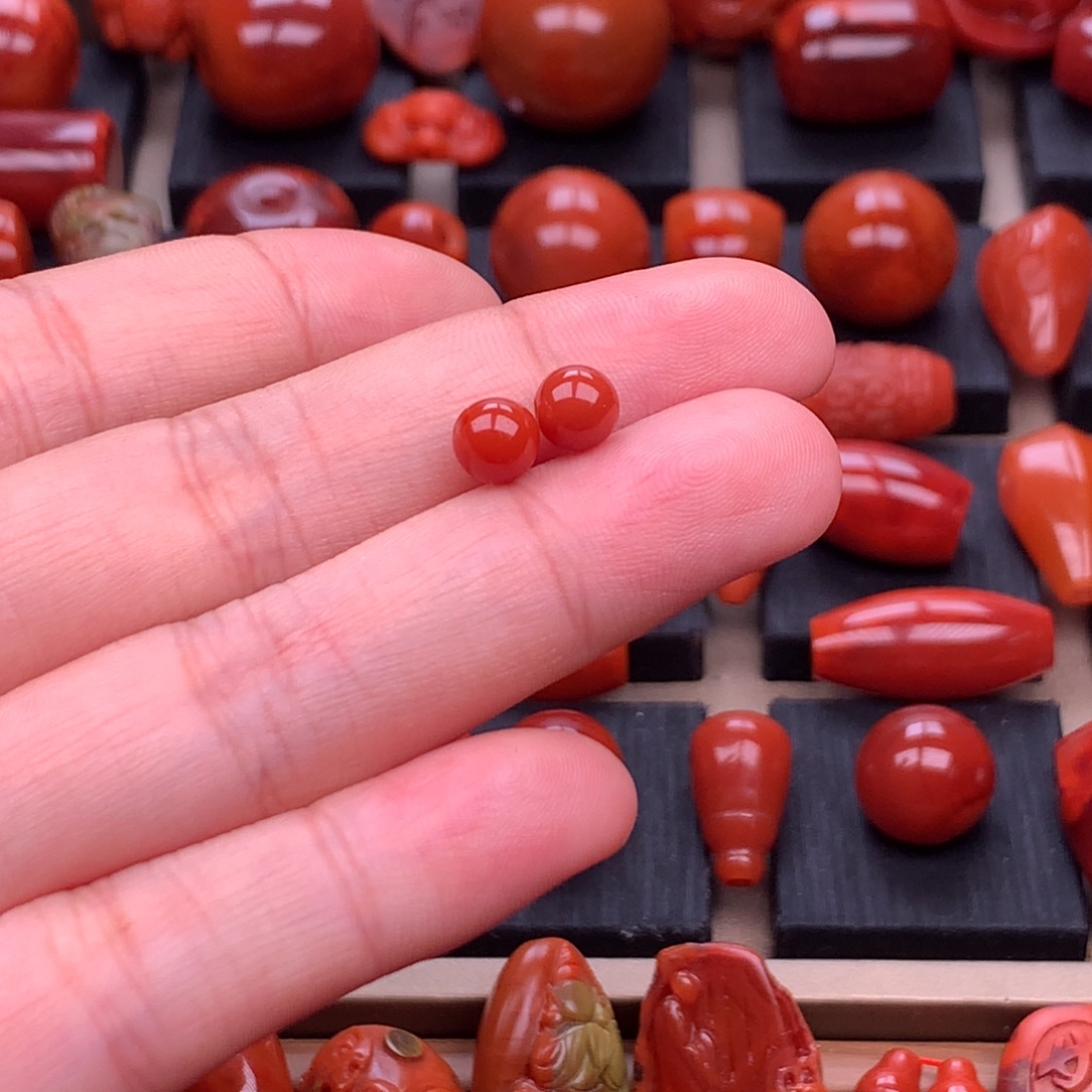 南红玛瑙未镶嵌原矿圆珠对珠6mm