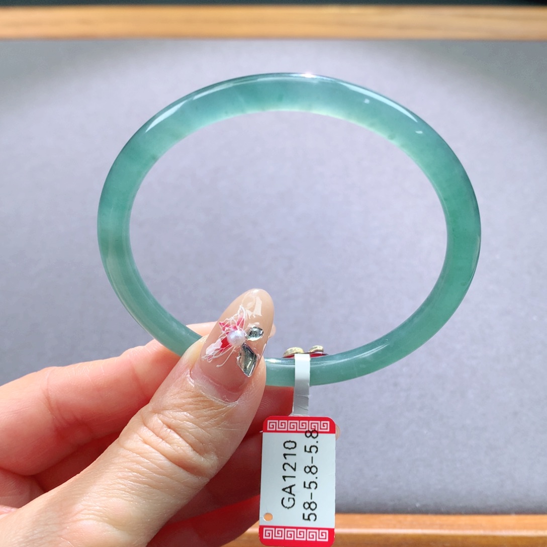 翡翠手镯未镶嵌天然翡翠手镯叮当镯