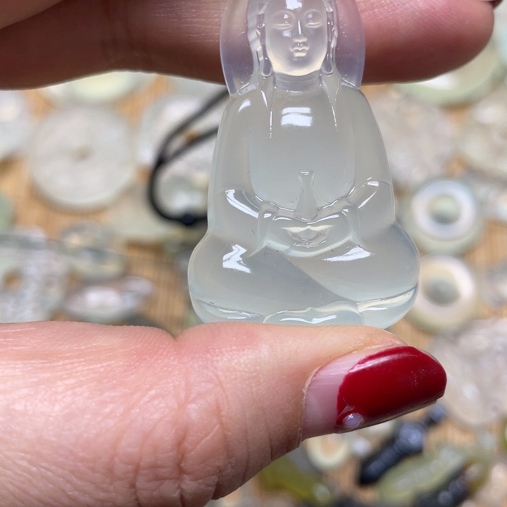 蛇纹石玉颈饰未镶嵌胡***米