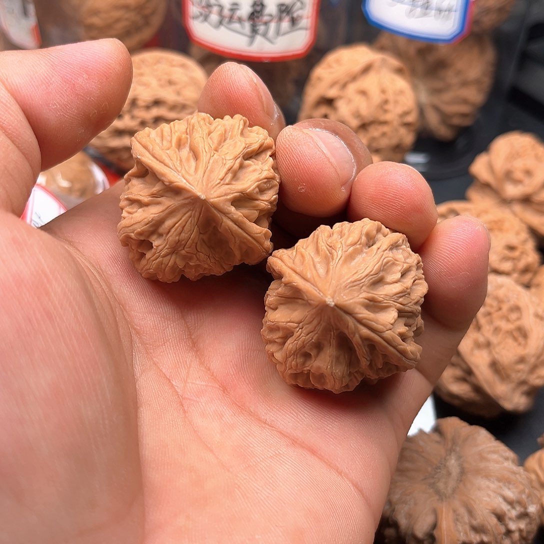 文玩核桃把件鸡心