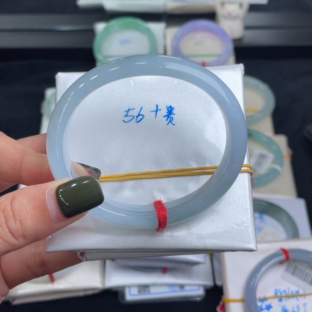 翡翠手镯未镶嵌z*z翡翠手镯