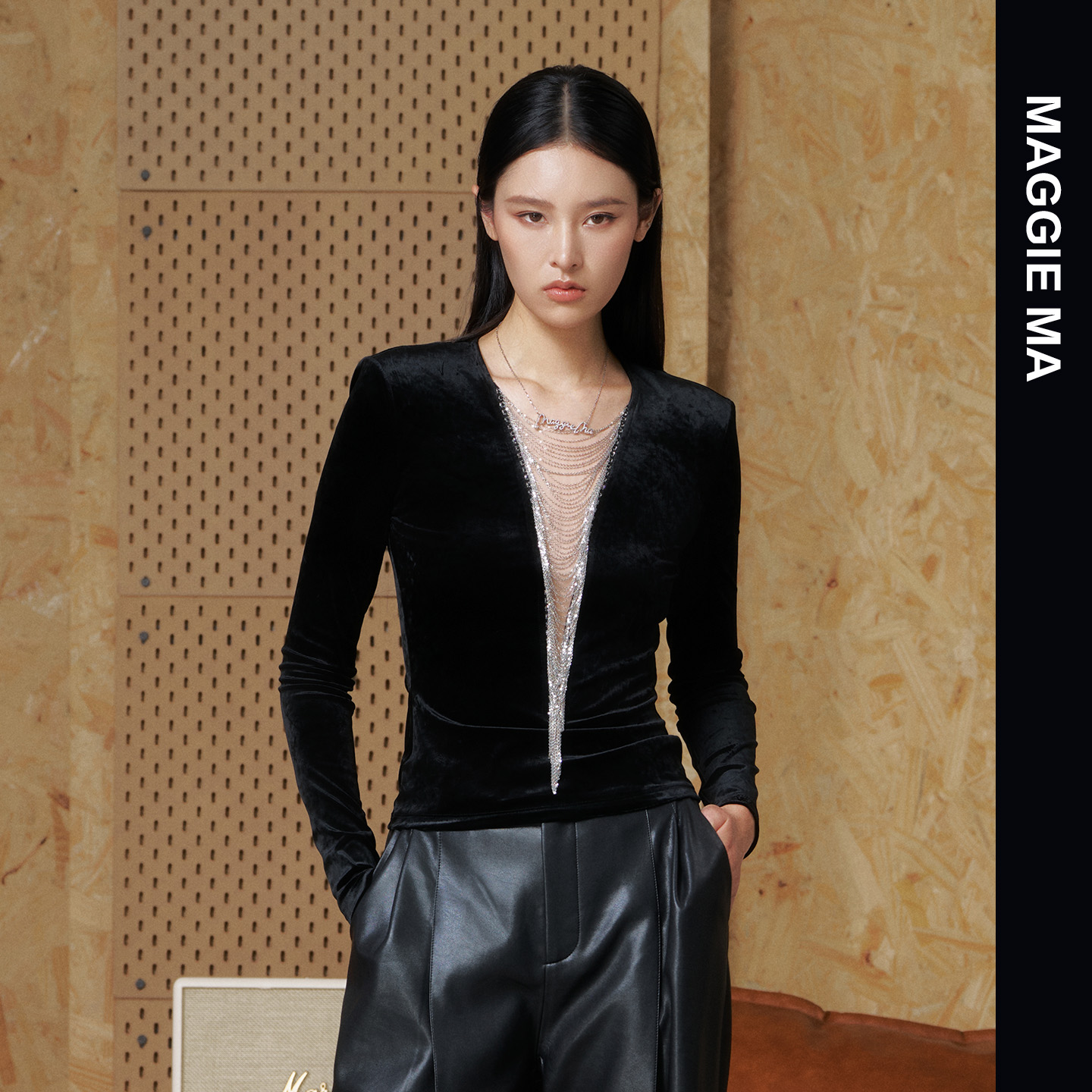 MAGGIE MA马婧设计师款名媛风黑色丝绒V领拼接修身上衣707S