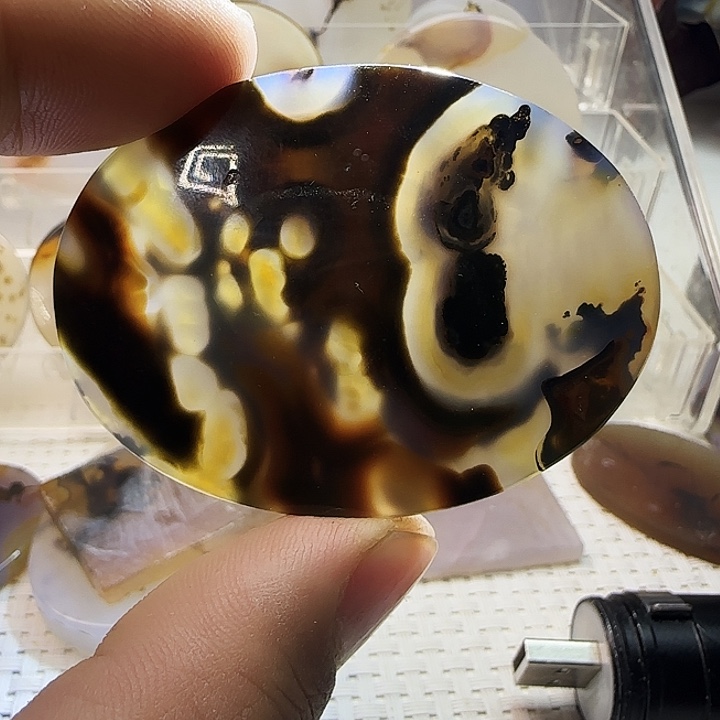 玛瑙/玉髓未镶嵌珠宝奇石