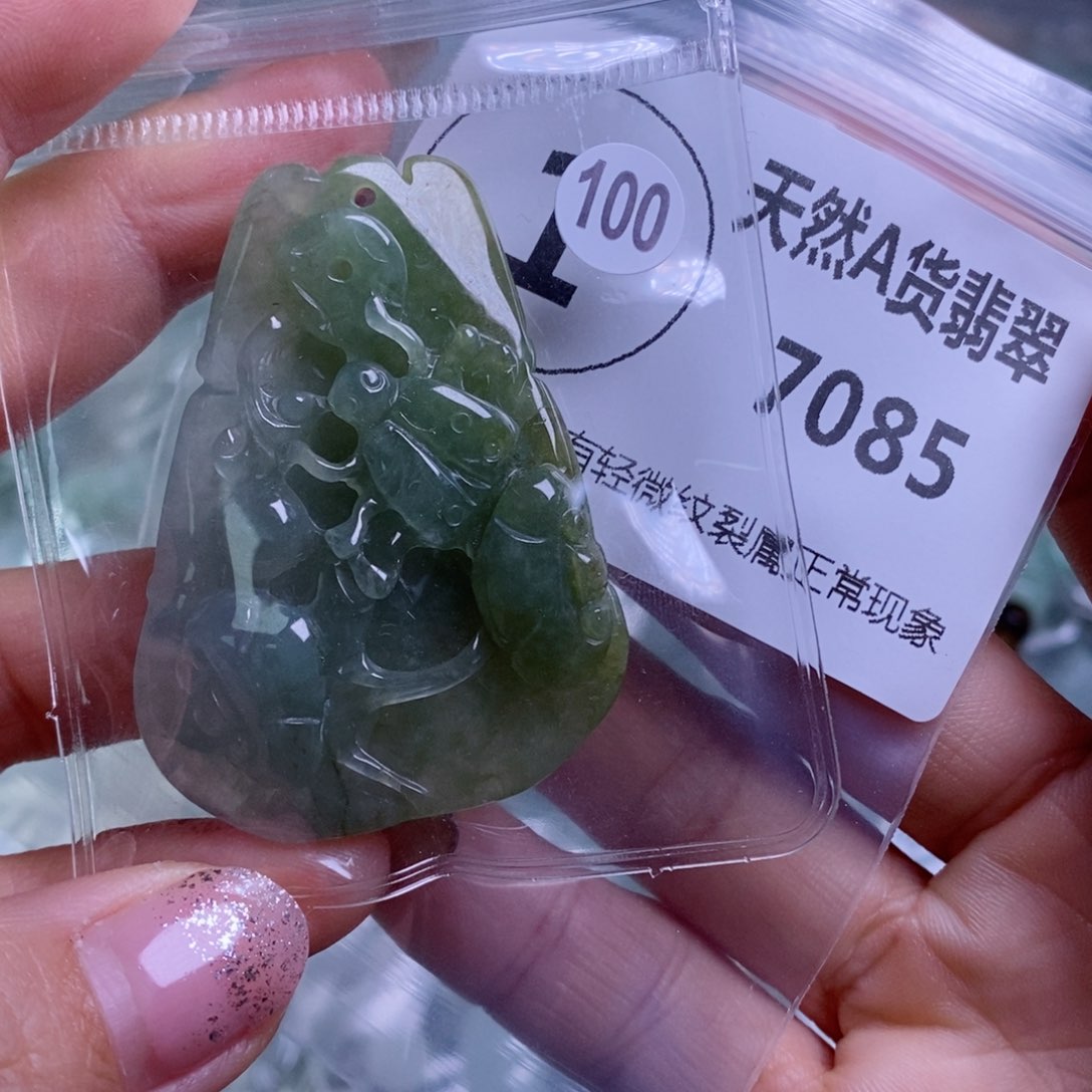 翡翠颈饰未镶嵌大*纪吊坠