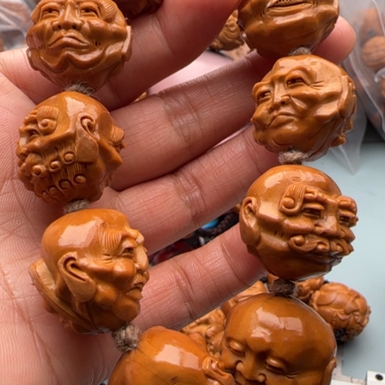 橄榄核手串雕刻工艺