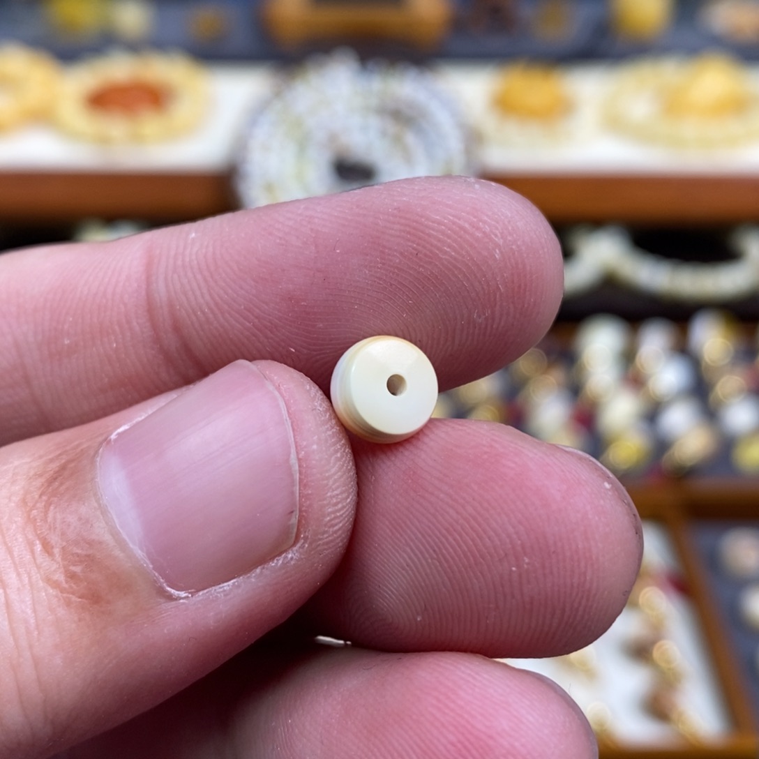 小***磊蜜蜡未镶嵌裸石配饰