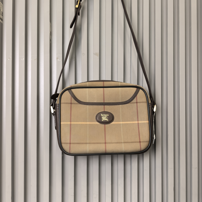 90新 BURBERRY/博柏利 兔兔奢G/巴宝莉斜挎包/06074