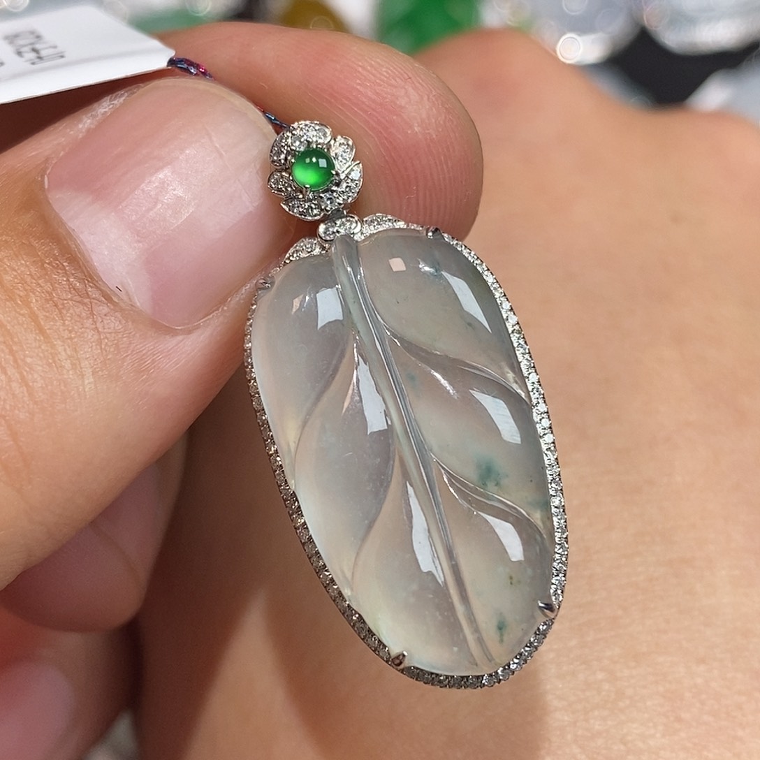 翡翠颈饰18K金镶嵌叶子