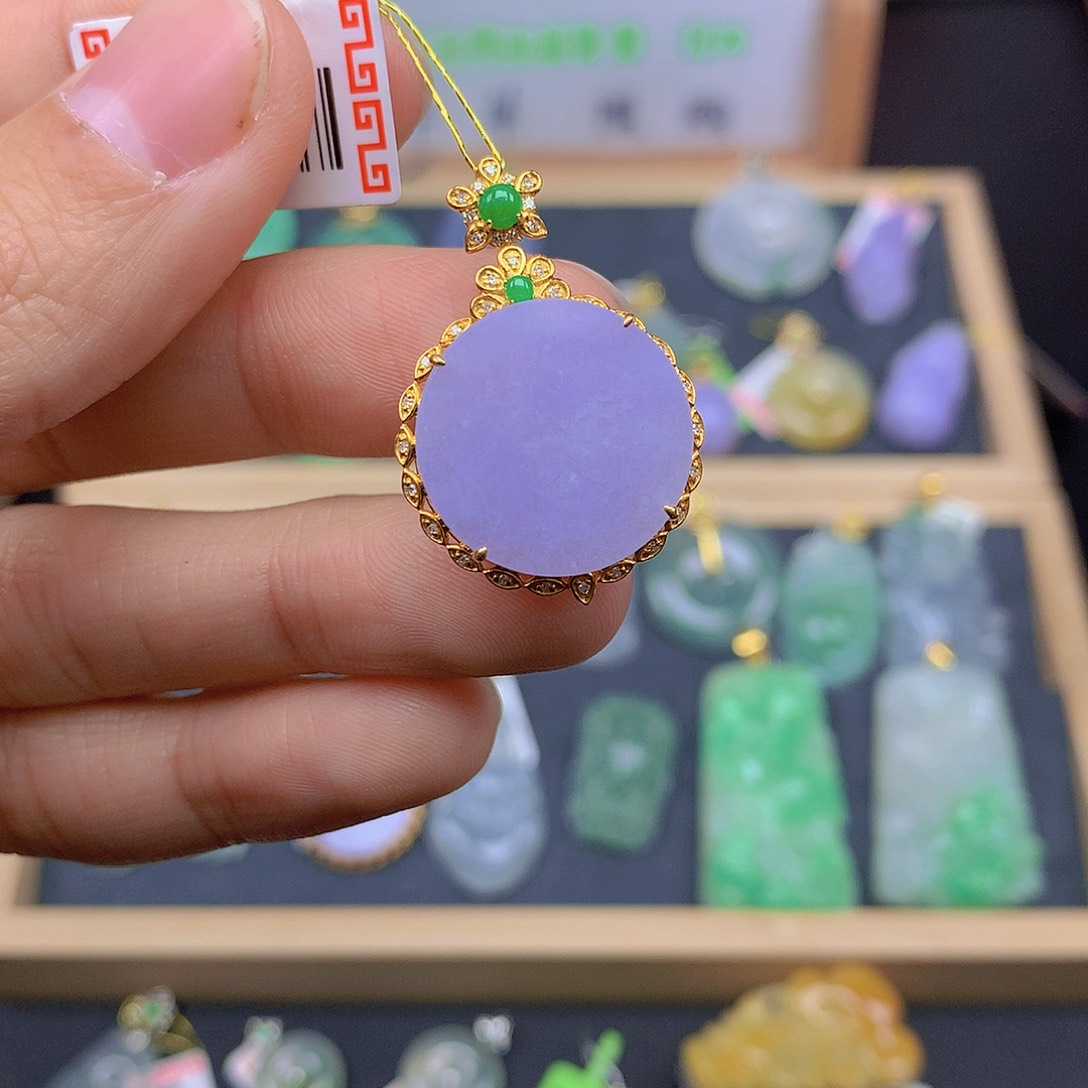 翡翠颈饰18K金镶嵌翡翠