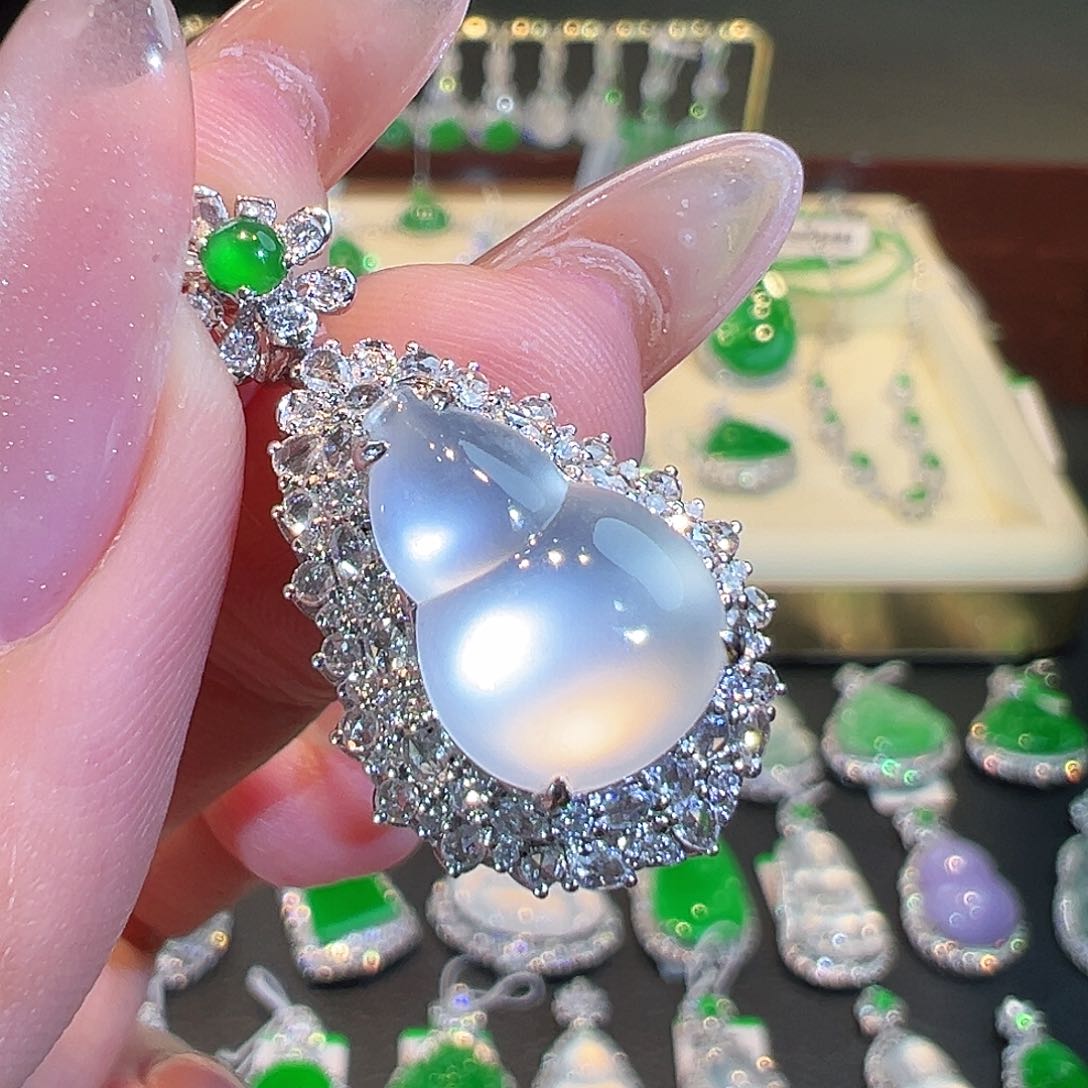 翡翠吊坠(不含链)18K金镶嵌翡翠