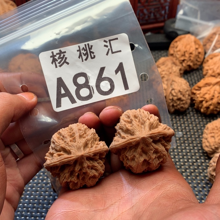 吊坠文玩核桃野牛