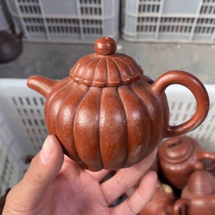 老厂紫砂壶一件。